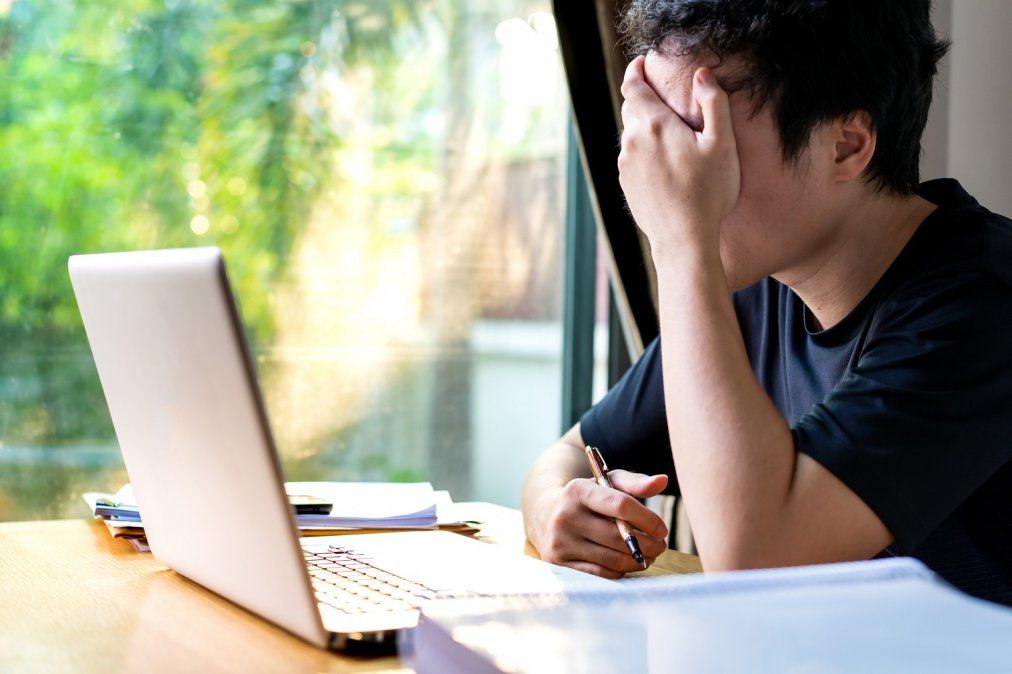 Un profesor se peleó con un alumno y lo expulsó de clase virtual por hablar de comunismo