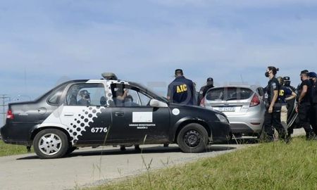 rosario: hallaron un cadaver maniatado y con una bolsa en la cabeza dentro de un auto rosario: hallaron un cadaver maniatado y con una bolsa en la cabeza dentro de un auto