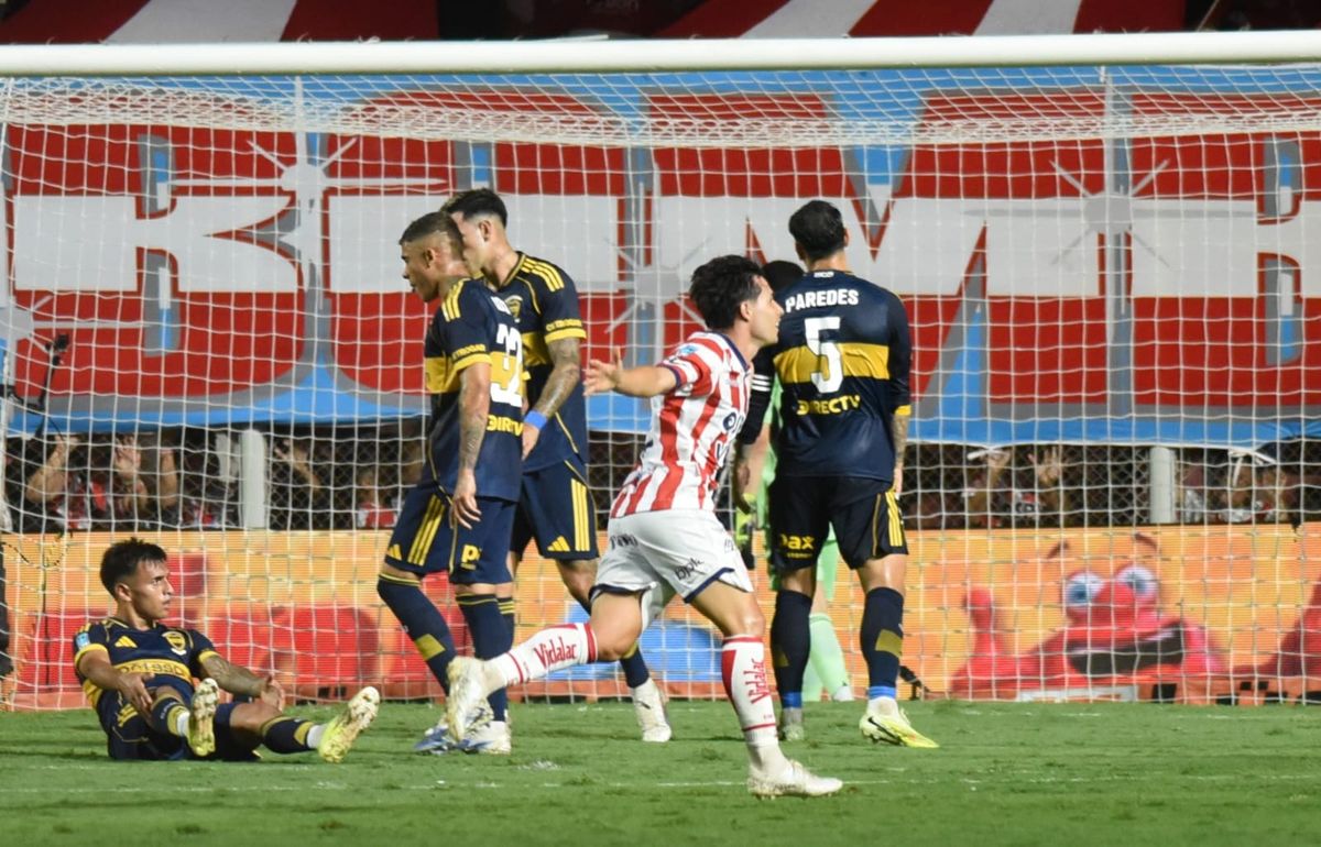 Unión vence 1 a 0 a Boca en Santa Fe al término del primer tiempo.