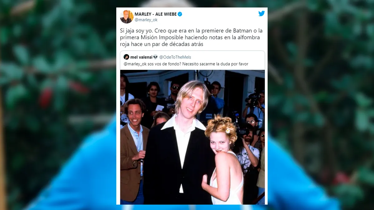 La foto retro de Marley en medio de dos figuras de Hollywood.