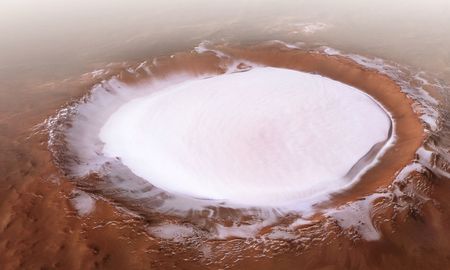 Cráter Korolev, en Marte. El planeta tiene agua congelada en los polos. Cráter Korolev, en Marte. El planeta tiene agua congelada en los polos.