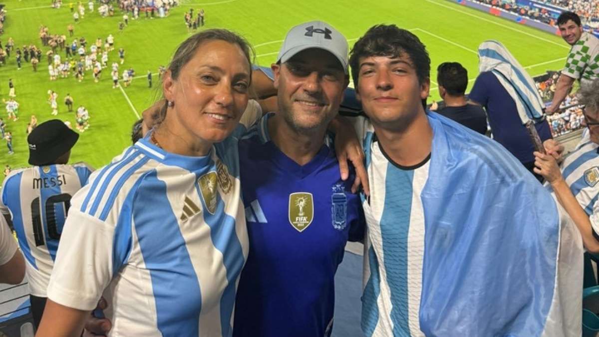 Antonio junto a sus papás en la Copa América. Antonio junto a sus papás en la Copa América.