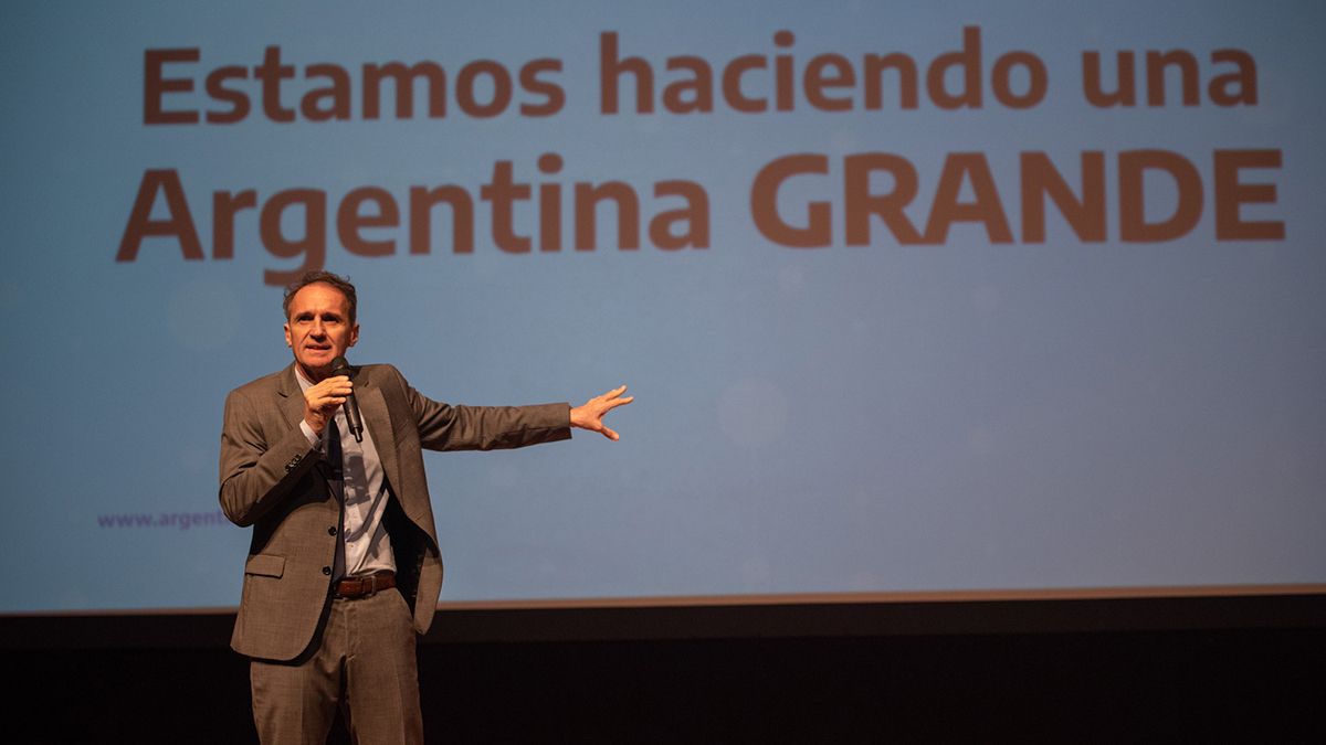 El ministro de Obras Públicas