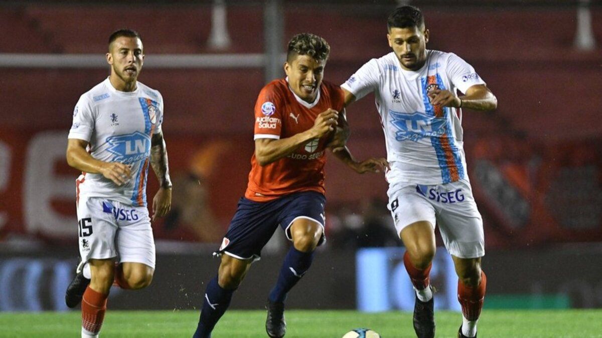 Independiente empató sobre el final frente a Arsenal