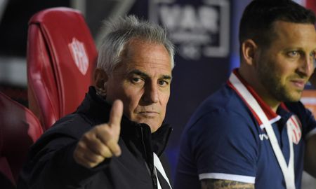 Leonardo Madelón fue autocrítico en conferencia de prensa pero mostró confianza en su equipo, pese a la derrota ante Argentinos. Leonardo Madelón fue autocrítico en conferencia de prensa pero mostró confianza en su equipo, pese a la derrota ante Argentinos.