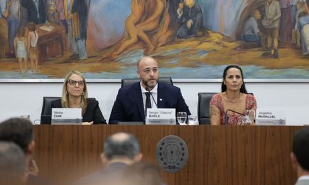 Sergio Checho Basile fue electo presidente del Concejo de Santa Fe. Sergio Checho Basile fue electo presidente del Concejo de Santa Fe.