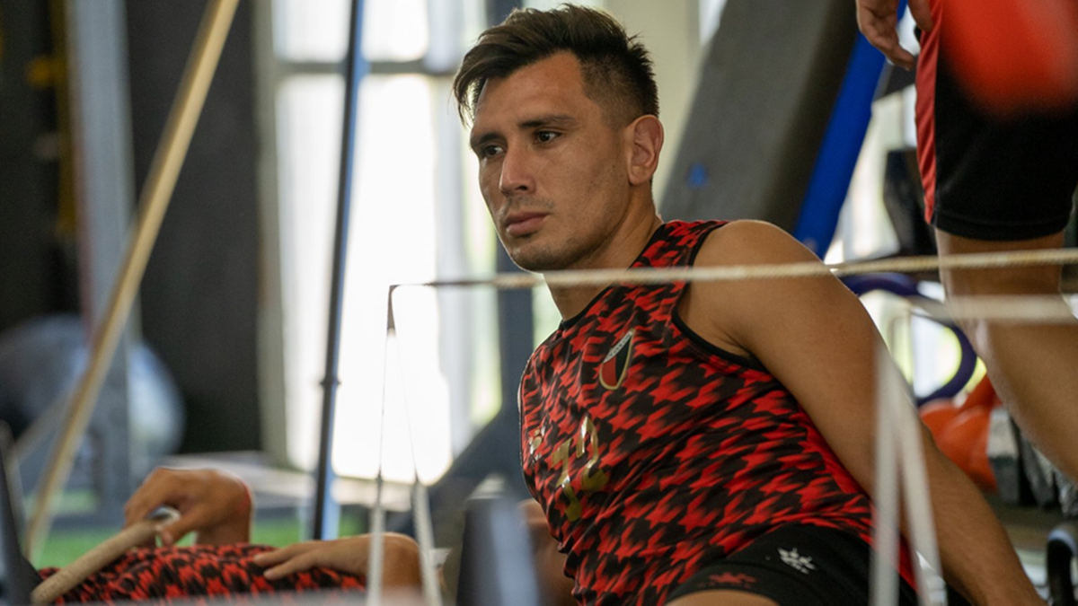 El mediocampista sabalero sufrió un esguince en su rodilla derecha que lo marginará entre tres y cuatro semanas de la competencia.