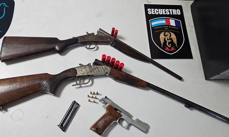 El imputado tenía tres armas de fuego en su casa. El imputado tenía tres armas de fuego en su casa.