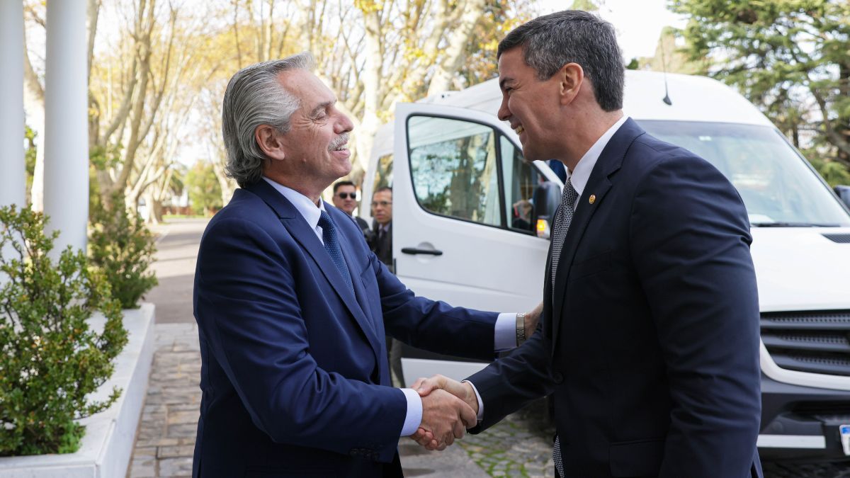 Alberto Fernández recibió a Santiago Peña en la quinta presidencial de Olivos. Alberto Fernández recibió a Santiago Peña en la quinta presidencial de Olivos.