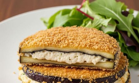 Aprendé a preparar milanesas de berenjena rellenas con queso y tomate. Aprendé a preparar milanesas de berenjena rellenas con queso y tomate.