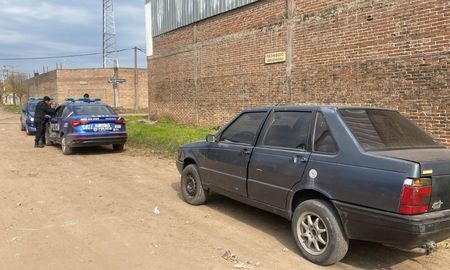 Encontraron tres autos abandonados en barrio Los Hornos de Santa Fe Encontraron tres autos abandonados en barrio Los Hornos de Santa Fe