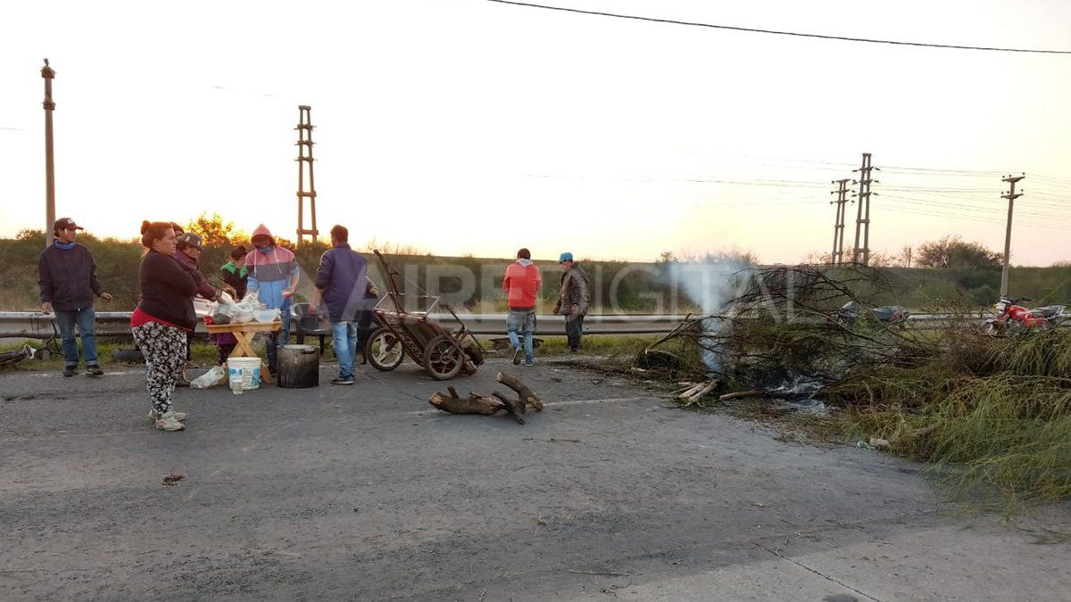 Son alrededor de 25 las familias que viven en los ranchos apostados a la vera de la ruta y que no cuentan con energ&iacute;a el&eacute;ctrica.&nbsp;