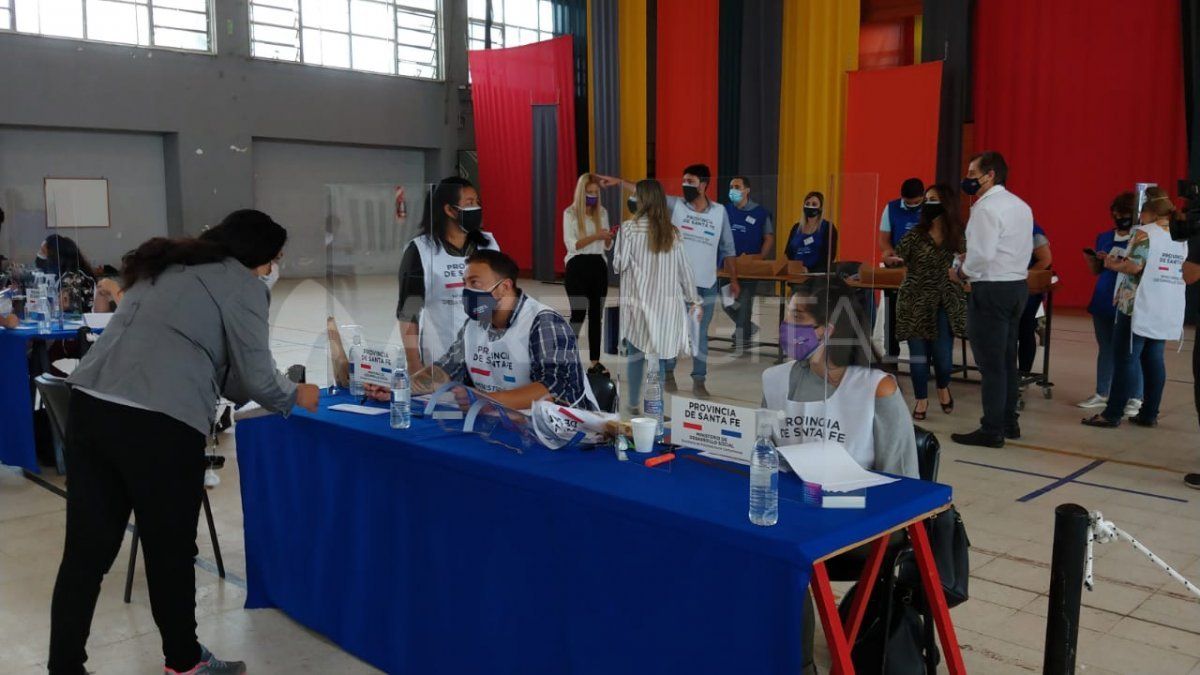 Este lunes entregaron 1030 plásticos a beneficiarios de la ciudad de Santa Fe.&nbsp;