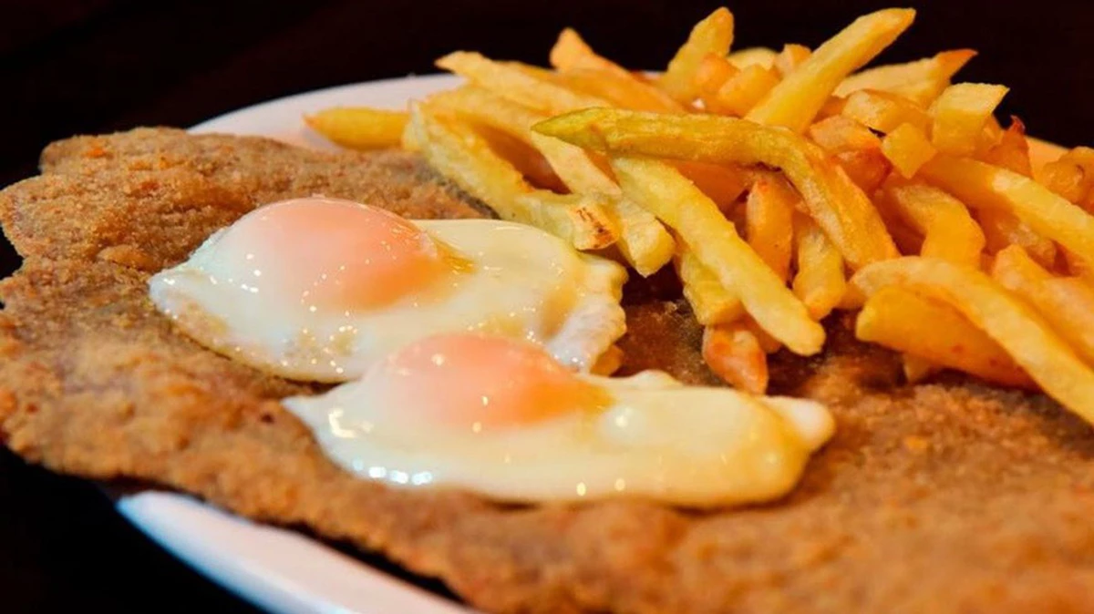Se sentó a comer dos milanesas con una gaseosa y le quisieron cobrar más $ 81 mil en Córdoba