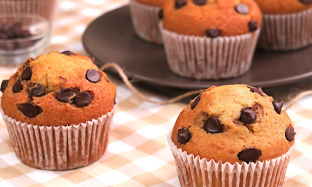 Magdalenas de naranja y chocolate: la receta sencilla para preparar cuando quieras Magdalenas de naranja y chocolate: la receta sencilla para preparar cuando quieras
