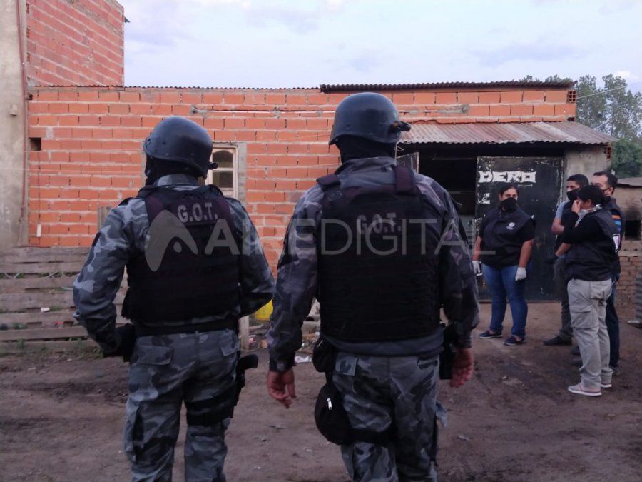 Allanamientos en barrio Abasto: buscaban a una persona pero detuvieron a dos por tenencia de armas