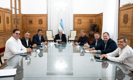El jefe de Gabinete, Guillermo Francos, recibió a los intendentes Roly Santacroce (Funes), Enrique Vallejos (Reconquista), Marcelo Andreychuk (San Cristóbal), Daniel Cinalli (Capitán Bermúdez), Horacio Compagnucci (Las Parejas), Edgardo Migliozzi, secretario de Gobierno de Capitán Bermudez; y Mariano Cominelli Chiara, de Fray Luis Beltrán. El jefe de Gabinete, Guillermo Francos, recibió a los intendentes Roly Santacroce (Funes), Enrique Vallejos (Reconquista), Marcelo Andreychuk (San Cristóbal), Daniel Cinalli (Capitán Bermúdez), Horacio Compagnucci (Las Parejas), Edgardo Migliozzi, secretario de Gobierno de Capitán Bermudez; y Mariano Cominelli Chiara, de Fray Luis Beltrán.