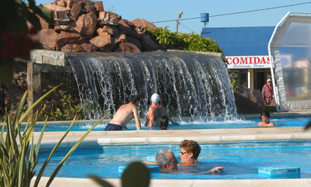 El balneario sobre el lago Salto Grande ofrece kayak, pesca y playas ideales para disfrutar en familia. El balneario sobre el lago Salto Grande ofrece kayak, pesca y playas ideales para disfrutar en familia.