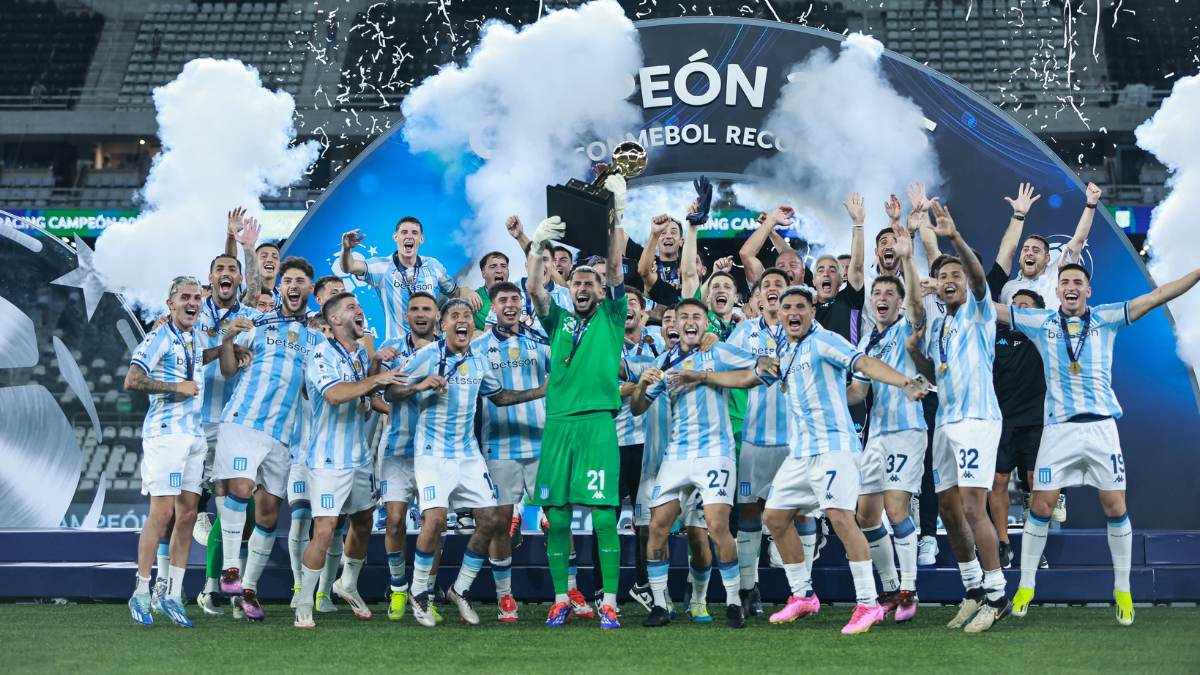 Perdió con Racing la final y tiró la medalla a la tribuna: el papelón del dueño de Botafogo. Perdió con Racing la final y tiró la medalla a la tribuna: el papelón del dueño de Botafogo.