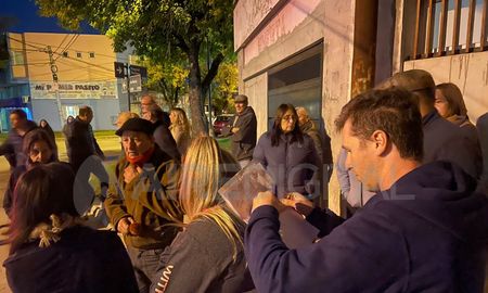 Vecinos del barrio Mayoraz juntan firmas ante la ola de inseguridad que sacude al barrio. Vecinos del barrio Mayoraz juntan firmas ante la ola de inseguridad que sacude al barrio.