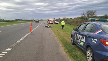 Accidente en la Autopista Rosario - Santa Fe: chocaron un camión y una camioneta oficial
