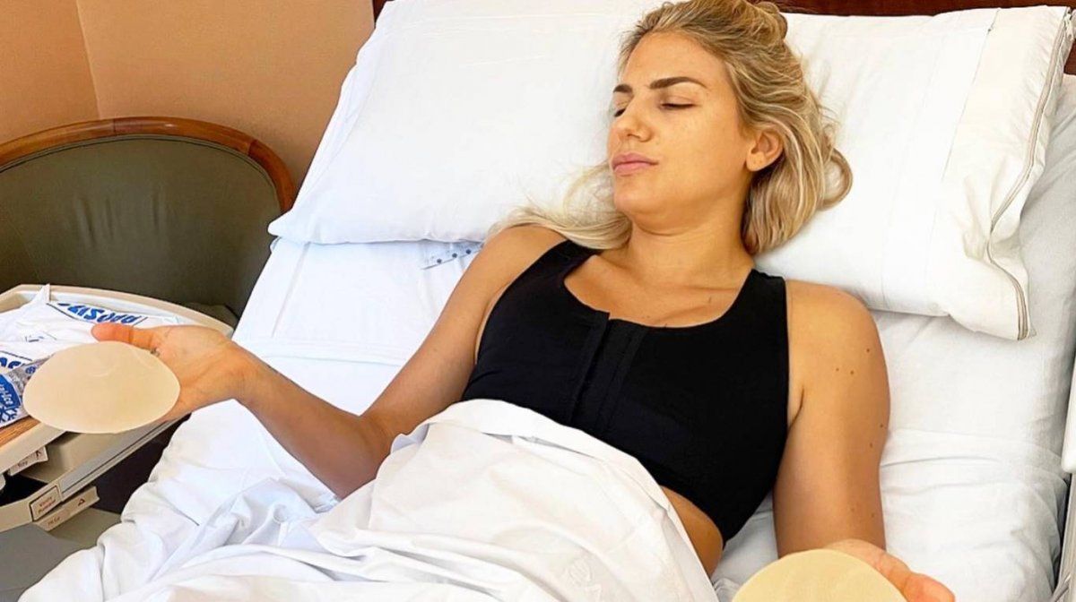 Carolina Oltra mostró lo que le sacaron de los pechos.