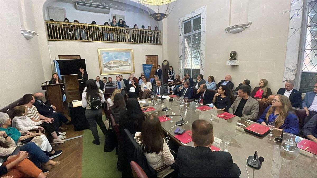 Claudia Levin renov&oacute; su conducci&oacute;n en la Facultad de Ciencias Jur&iacute;dicas de la UNL.