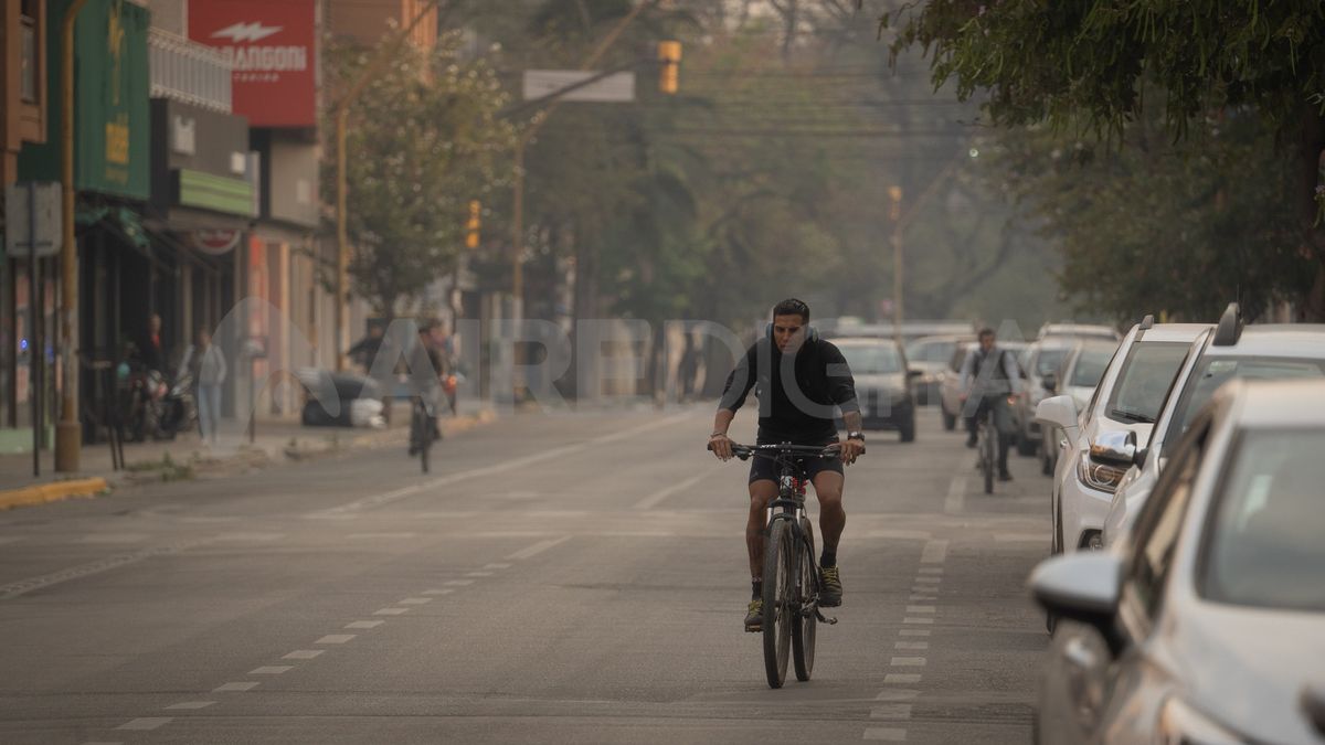 Durante la noche es más probable que se concentre el humo en la capa baja de la atmósfera reduciendo aún más la visibilidad.