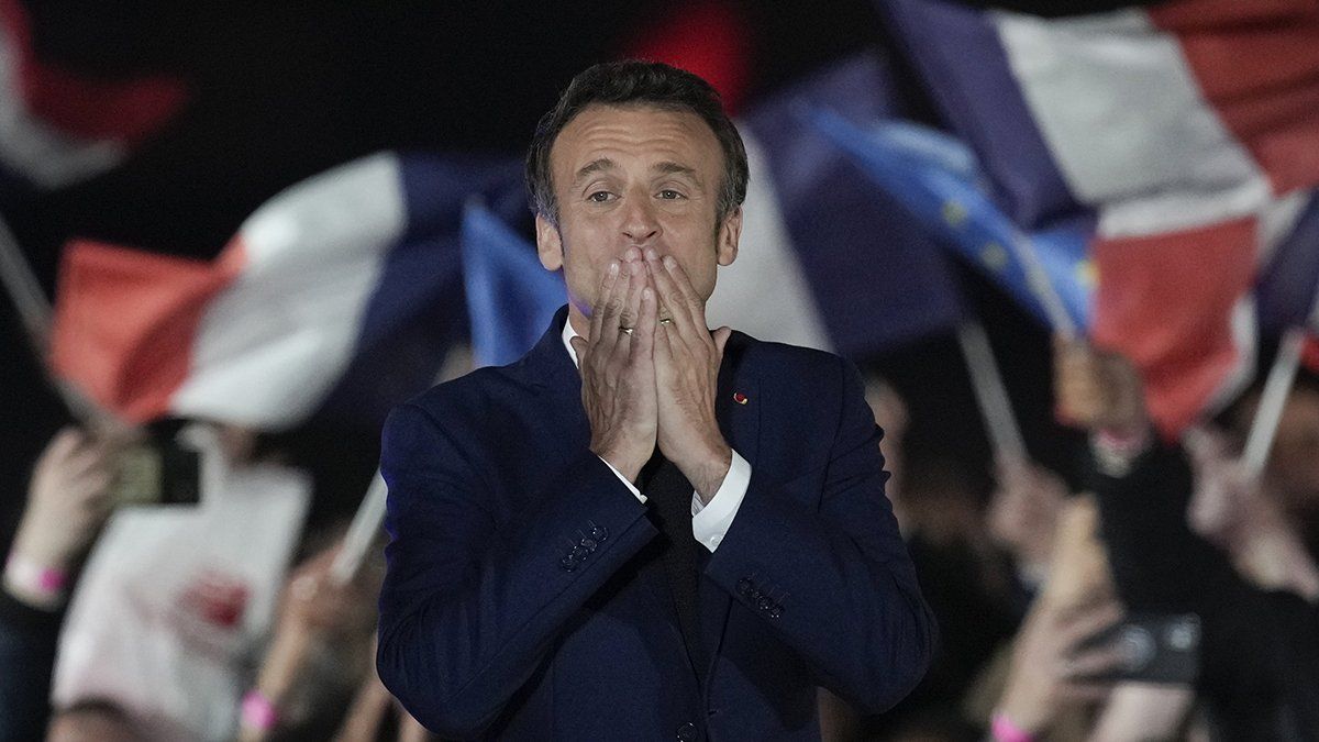 Macron era reelecto este domingo con 58