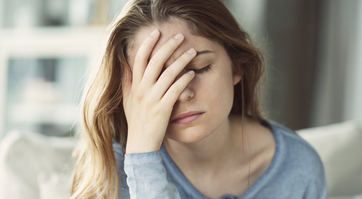 La falta de sueño es una de las causas mas frecuentes de las ojeras.