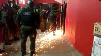 La cámara estaba blindada por una serie de puertas de hierro de varias cerraduras de alta seguridad cada una y una alarma interna con clave digital.