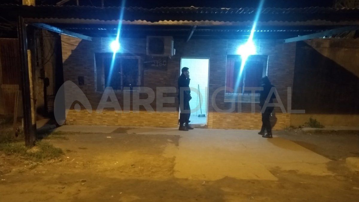 El momento en que un grupo de policías estaba en el interior de la vivienda donde residía Toledo. 
