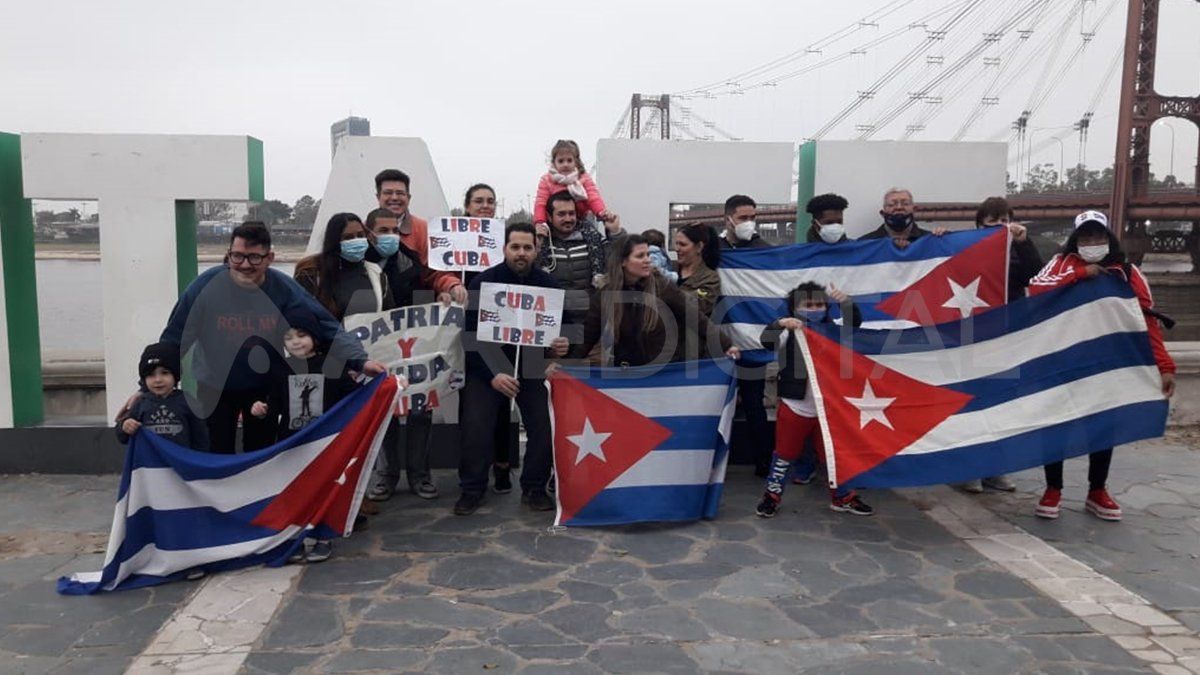 Con diferentes consignas en contra del gobierno cubano
