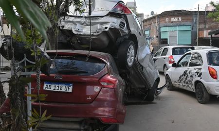 Mientras continúa el operativo de rescate, la comunidad sigue en vilo, con la esperanza de encontrar a los desaparecidos y comenzar la reconstrucción de la ciudad tras el desastre. Mientras continúa el operativo de rescate, la comunidad sigue en vilo, con la esperanza de encontrar a los desaparecidos y comenzar la reconstrucción de la ciudad tras el desastre.