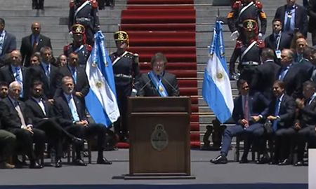 Javier Milei asumió y habló desde la Plaza del Congreso Javier Milei asumió y habló desde la Plaza del Congreso