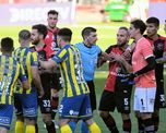 Newells y Rosario Central juegan este domingo por la séptima fecha del Torneo de la Liga Profesional, custodiado por un fuerte operativo policial. Newells y Rosario Central juegan este domingo por la séptima fecha del Torneo de la Liga Profesional, custodiado por un fuerte operativo policial.