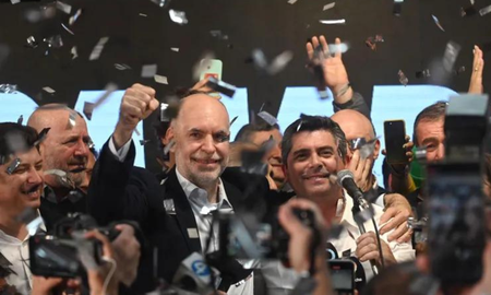 El candidato del Frente Unidos por San Juan se impuso en los comicios provinciales con casi el 50,1 por ciento de los votos frente al oficialista Fente San Juan por Todos, en el que el diputado José Luis Gioja superó en la interna a su rival Rubén Uñac. El candidato del Frente Unidos por San Juan se impuso en los comicios provinciales con casi el 50,1 por ciento de los votos frente al oficialista Fente San Juan por Todos, en el que el diputado José Luis Gioja superó en la interna a su rival Rubén Uñac.