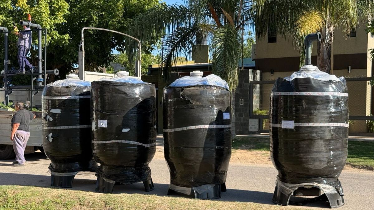 Las nuevas cisternas y perforaciones permitirán que el sector suroeste de la ciudad sea independiente del resto de la red. Las nuevas cisternas y perforaciones permitirán que el sector suroeste de la ciudad sea independiente del resto de la red.