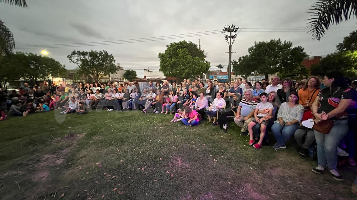 Gran cantidad de vecinos asistieron al Hospital Orlando Alassia para el evento. Gran cantidad de vecinos asistieron al Hospital Orlando Alassia para el evento.