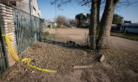 A este hombre de 26 años lo asesinaron a palazos en barrio Iriondo en Santo Tomé, cerca de las calles Cibils y Corrientes. A este hombre de 26 años lo asesinaron a palazos en barrio Iriondo en Santo Tomé, cerca de las calles Cibils y Corrientes.