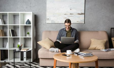 Cómo hacer un curriculum vitae para trabajos home office y cobrar en dólares. Cómo hacer un curriculum vitae para trabajos home office y cobrar en dólares.