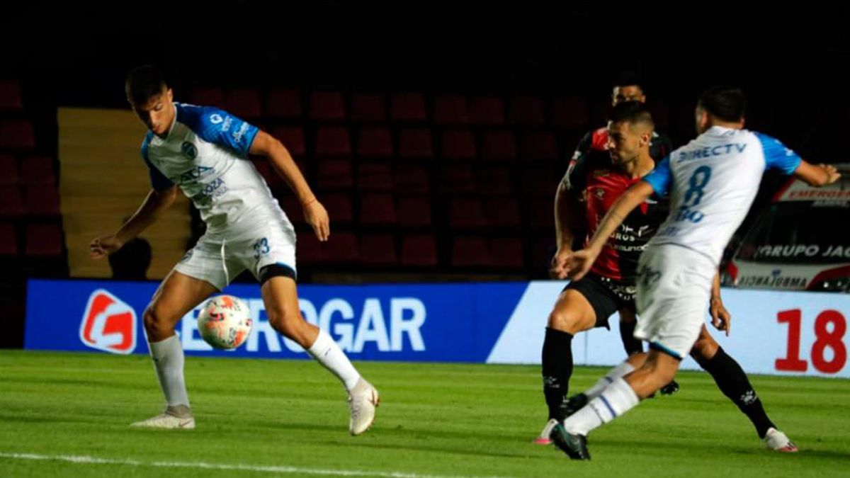 Colón y Godoy Cruz empataron 2-2 en la décima fecha de la Copa de la Liga. El Sabalero sigue siendo líder de la Zona A con 21 unidades.