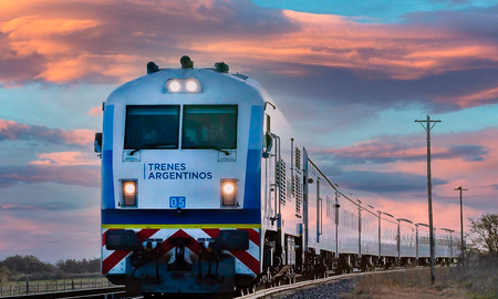 El tren es una forma barata y segura de viajar por la Argentina. El tren es una forma barata y segura de viajar por la Argentina.