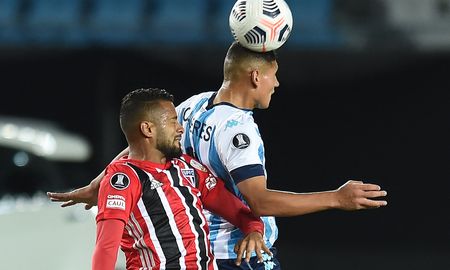 Racing igualó en Avellaneda y sigue como escolta en la Copa Libertadores. Racing igualó en Avellaneda y sigue como escolta en la Copa Libertadores.