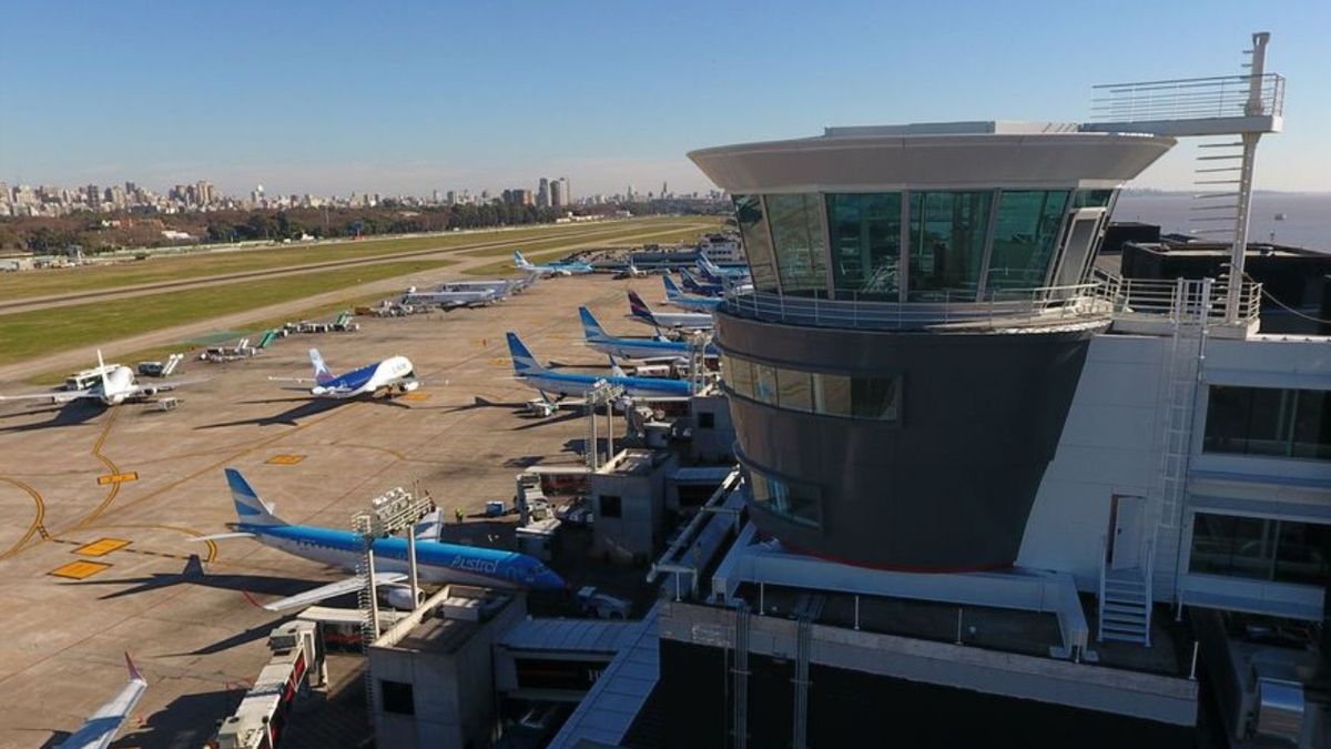 El sindicato -que agrupa a los controladores aéreos y técnicos de aviación- reclama la reapertura de paritarias y se queja de la intransigencia de la estatal Empresa Argentina de Navegación Aérea. Atepsa busca la revisión de la paritaria del año pasado y un acuerdo salarial para el período 2021-2022.