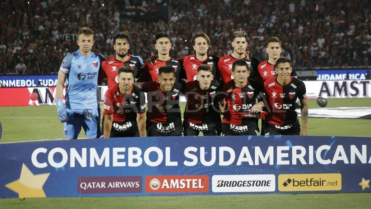 El equipo de Col&oacute;n antes de salir a jugar la final de la Copa Sudamericana