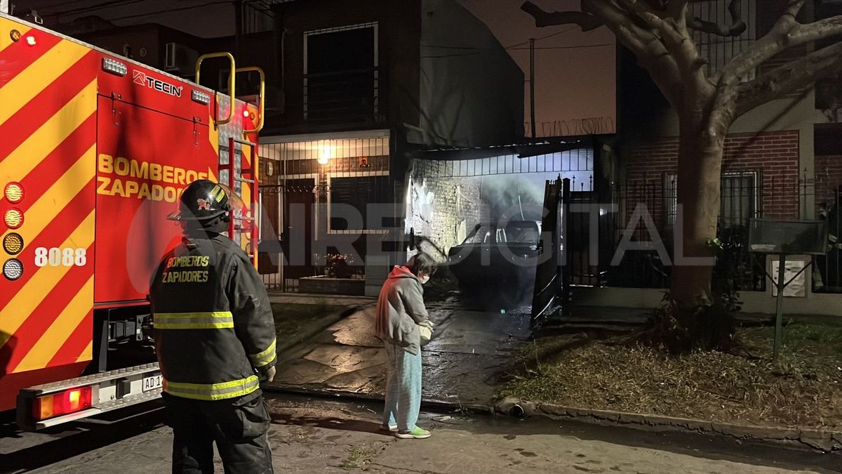 Incendio en una cochera del barrio María Selva en Santa Fe