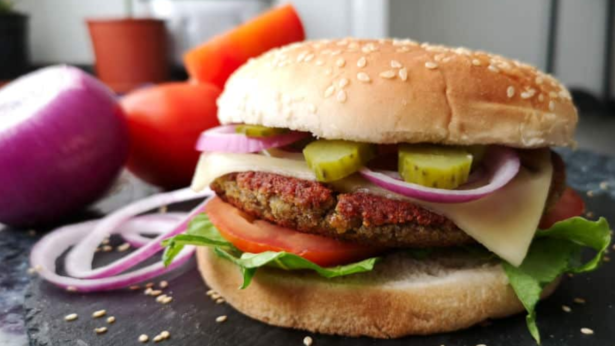 La hamburguesa de lenteja es una comida noble. La hamburguesa de lenteja es una comida noble.