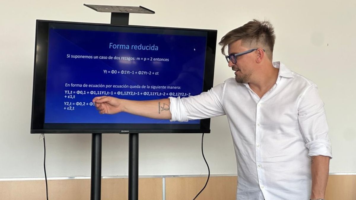 Además de su rol política en Avellaneda, Sebastián Vidal se recibió como economista en la UBA a fines del 2025. Además de su rol política en Avellaneda, Sebastián Vidal se recibió como economista en la UBA a fines del 2025.