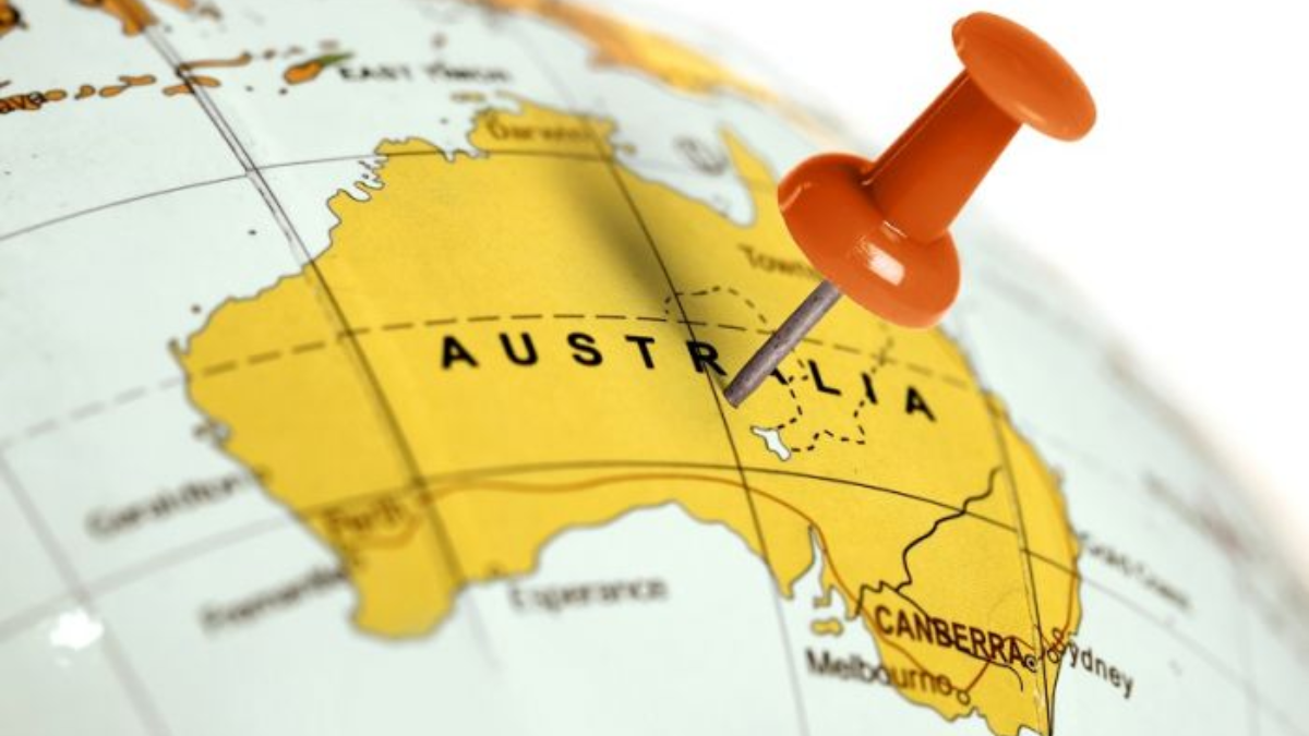 Australia cuenta con un total de seis visas distintas, las cuales permiten permanecer en el país por un tiempo determinado. Australia cuenta con un total de seis visas distintas, las cuales permiten permanecer en el país por un tiempo determinado.